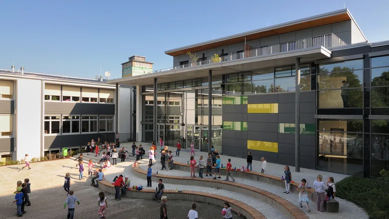 Gebäude der Grundschule Feldkirchen